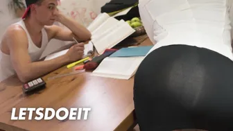 Mizerná švagriná - frustrovaná nevlastná matka šuká svojho nevlastného syna