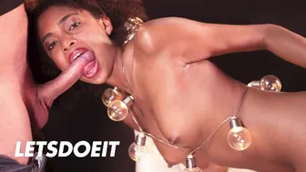 Luna Corazon sex oral fierbinte cu Ava Addams în seducție latină