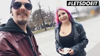 Aviva Rocks jest wielką szwajcarską laską ruchającą się z nieznajomym za pieniądze w autobusie