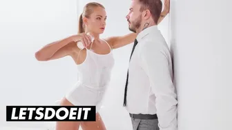 Blondi võrgutaja Ivana Sugar talvel pärast romantilist jama oma suure tüdruku poiss-sõbraga