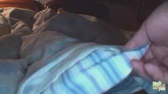 Dvě asijské dívky s divokým sání trojka