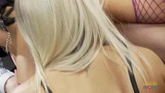 Visita della prigione medievale: tripla avventura di due milf