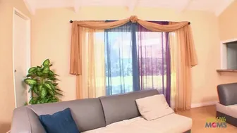 Lepa Alexia Nicole intervju pred skokom na repu in pokrita s spermo