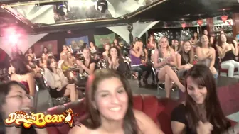 Taniec niedźwiedzie - striptizerki i gorące kobiety cieszyć ssanie duże kutasy