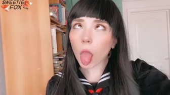 Japanilainen koulutyttö imee kulliaan syvälle ja ratsastaa villinä