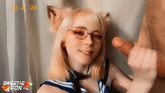 Le renard doux suce le gars du voisin et avale tout en cosplay