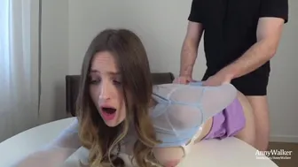 Sie betrügt ihren Mann mit ihrem Freund in einem anderen Zimmer - anny walker's wild fuck