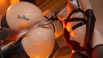 Megkötözve és telelőve: alázatos lány anális horgos képzése