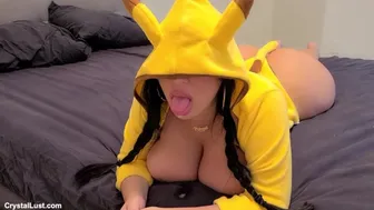 Forrón megvadult pikachu cosplay csaj dugja a szűz kamaszt