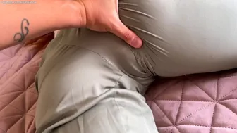 A puta lambe-me o rabo como uma puta barata!