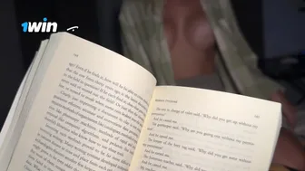 Moja sestra Mostoha ma zviedla pri čítaní - lahodné zblízka trenie od veľkého teenagera