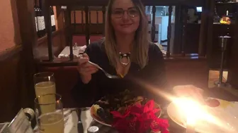 Po prvom rande je teenagerova kundička preč