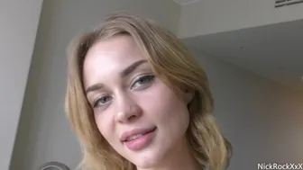 Loren Mansikka on tiukka teini pillua anaali hotellissa