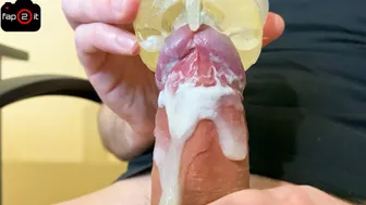 Twice- ciesząc się duży-Dick facet jęczenie w spulchnianie masturbuje