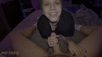 Marele goth feminist îşi pierde virginitatea anală