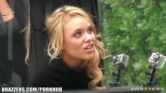 Brazzers - Alexis sokakta yabancıları arar