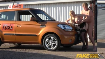 Falešná autoškola - co takhle zkusit to na kapotě?