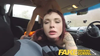 Netikras vairavimo mokykla - Amerikietiška mergina dulkinasi