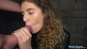 Viešasis agentas - Seksuali jauna mergina įlaipintas