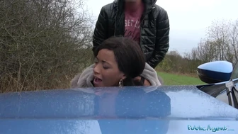 Julkinen agentti - Kiki Minaj on brittiläinen nuori tyttö