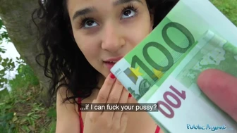 Offentlig Agent - Mia Navarro knuller for penger