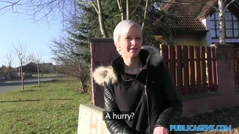 Publiskais aģents - čehu meitenes plikpaurīte