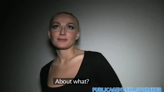 PublicAgent - tattoo artist milf zal alles doen voor geld