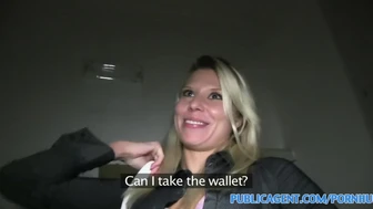 PublicAgent - sexy rubia chica amateur en la escalera