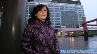 PublicAgent - pulcino solitario cazzo in hotel