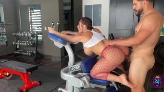 yinyleon - Busty latina milf perseeseen