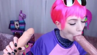 Fortnite kostīms meitene sūkā viltotas penis