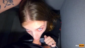 MihaNika69 - tiener chick geneukt in het trappenhuis