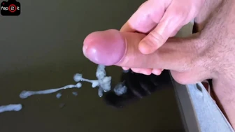 fap2it - Grande sperma sul tavolo