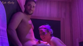 ケイト ・ マーリー 有 性別 に サウナ