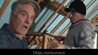 Gadis remaja dan dua pria tua yang beruntung