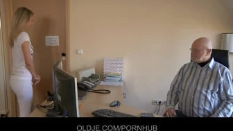 Marilyn, yang masih muda, yang masih muda, dijodohkan oleh Marilyn tua