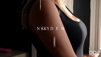 HLAF - Nikky Dream játszik a lábimádók érzéseivel