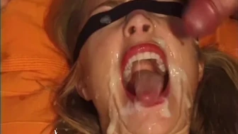 Busty MILF bekommt ein paar Dosen - Deutsche Goo Girls