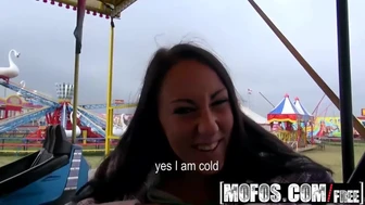 Mofos - fuk v zabaviščnem parku