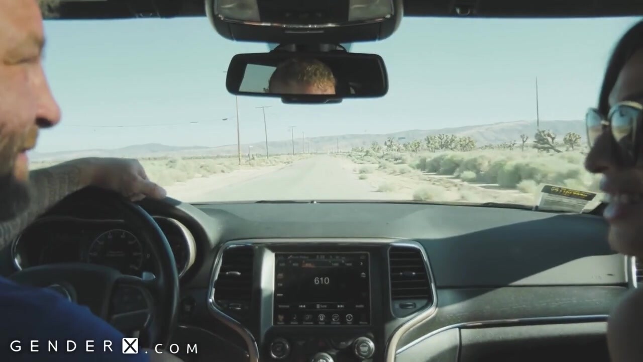 GenderX - Vigyázz, ha stoppolsz és megáll valaki