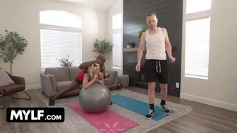 Mylf - 在丈夫面前操妻子