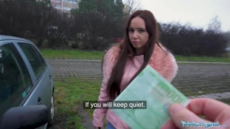 Offentlig Agent - Zeynep Rossa plukket opp i parkeringsplassen