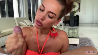 Chica de lujo - Bonita novia chupa polla