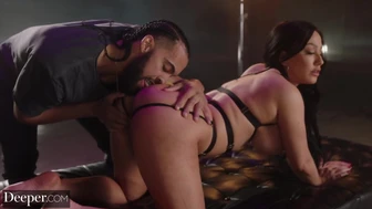 Deeper - Jennifer White szereti a perverz szexet