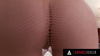 สาวผมบลอนด์สุดฮอต เอ็มม่า โรส ในชุดรัดรูป ย้ายก้นเธอ