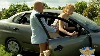 Gyuribácsi forfølge tenåringen jente