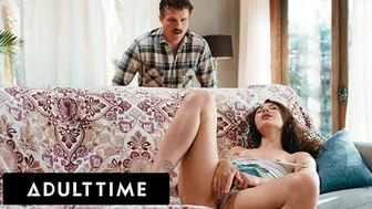 Nu hvor du er her... Masturbating teenager Liz Jordan vil have dig til at få hende til orgasme!