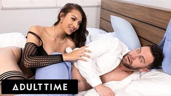 Le strip-teaseur veut baiser le coupable le matin