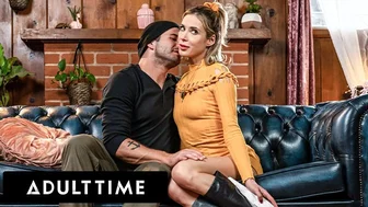 Apró Aiden Ashley hagyja, hogy jóképű randipartnere teleélvezze az első randin