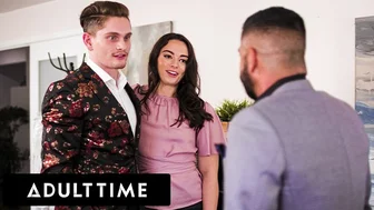 Kepala Bisexate akan datang ke wajah asistennya dengan bantuan temannya! seks ganda MMF!